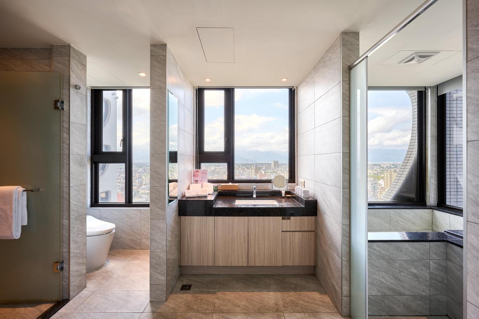 คังเยว่ ฮอต สปริง รีสอร์ต Hotel หลัวตง ห้อง รูปภาพ Bathroom