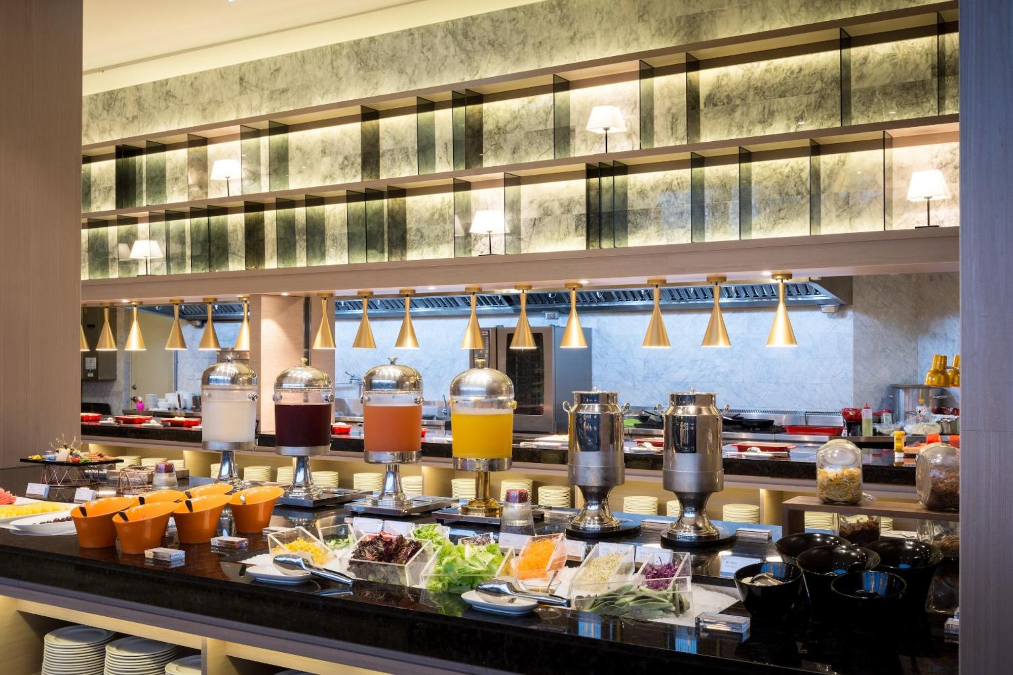 คังเยว่ ฮอต สปริง รีสอร์ต Hotel หลัวตง ภายนอก รูปภาพ The buffet at the hotel