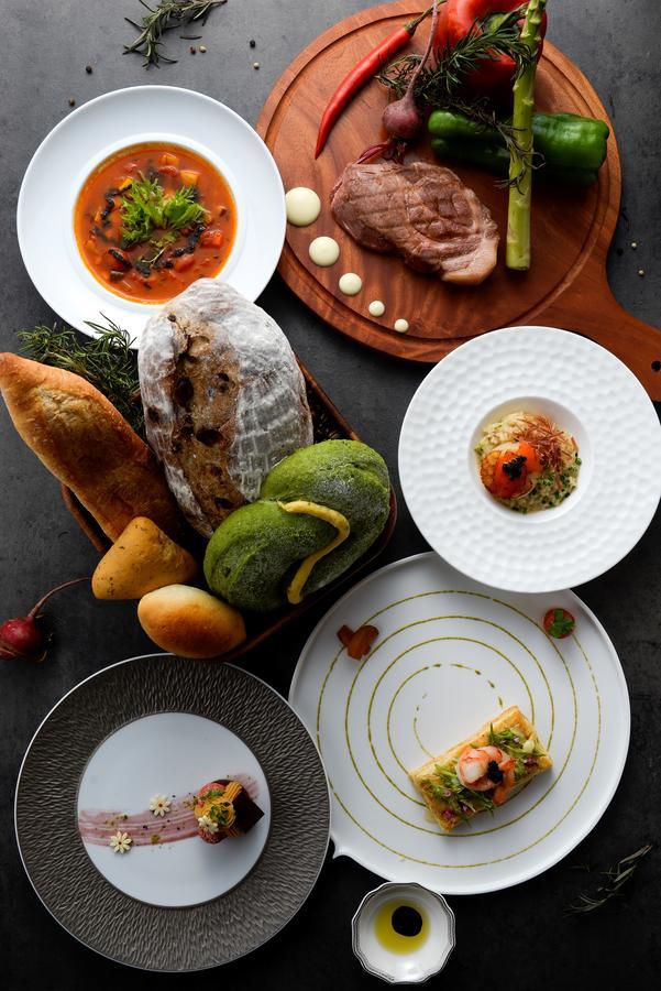 คังเยว่ ฮอต สปริง รีสอร์ต Hotel หลัวตง ภายนอก รูปภาพ A selection of dishes at the restaurant