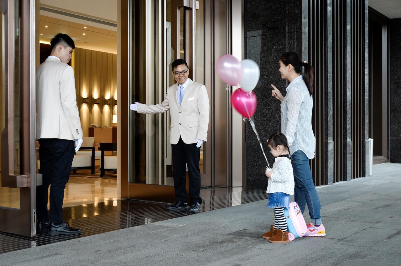 คังเยว่ ฮอต สปริง รีสอร์ต Hotel หลัวตง ภายนอก รูปภาพ Concierge service at a hotel
