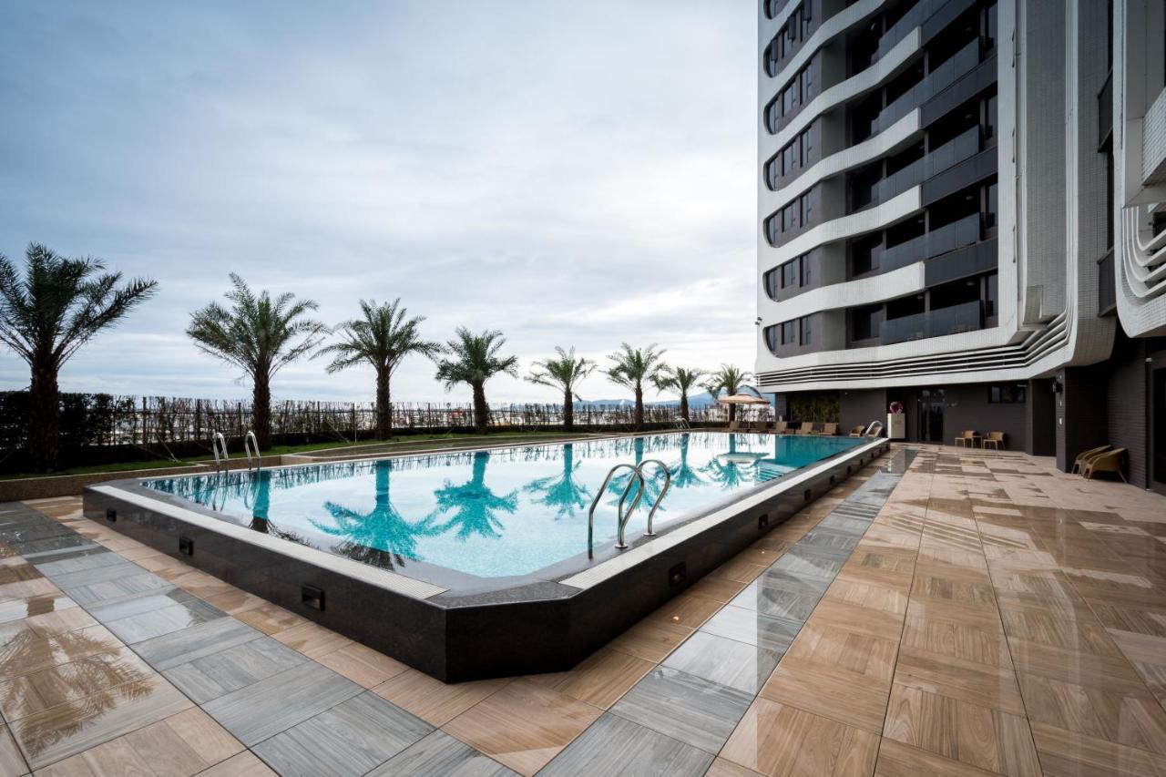 คังเยว่ ฮอต สปริง รีสอร์ต Hotel หลัวตง ภายนอก รูปภาพ The swimming pool