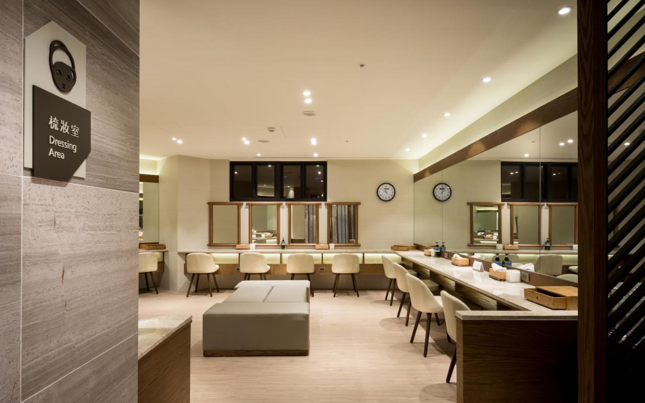 คังเยว่ ฮอต สปริง รีสอร์ต Hotel หลัวตง ภายนอก รูปภาพ The dressing room at the Hong Kong Convention and Exhibition Centre
